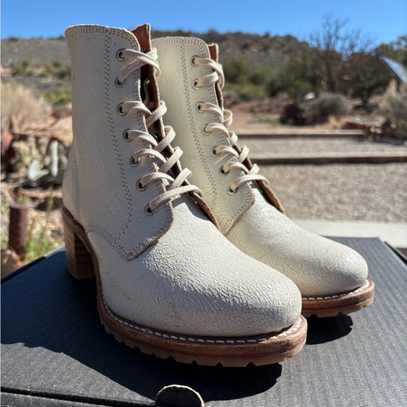 FRYE Sabrina 6G Lace Up Boots - Picture 6 of 16